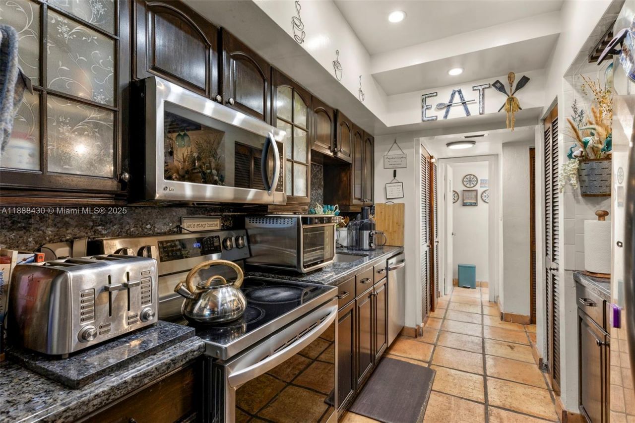 19440 NE 26th Ave, Unit 53B, Miami, FL 33180 Photo