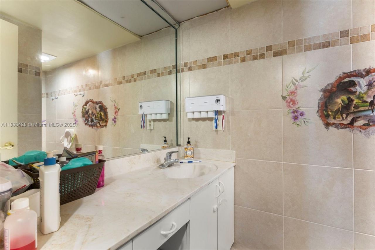 19440 NE 26th Ave, Unit 53B, Miami, FL 33180 Photo