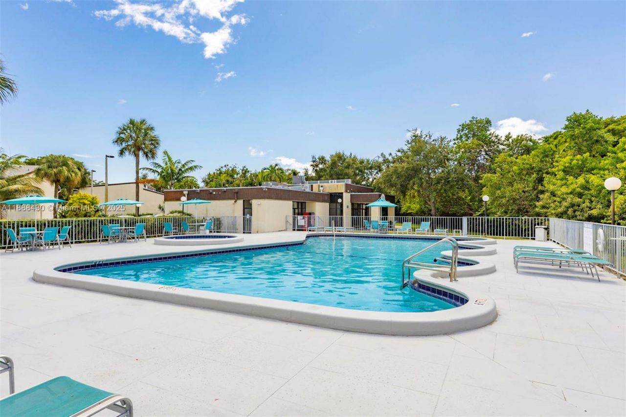 19440 NE 26th Ave, Unit 53B, Miami, FL 33180 Photo