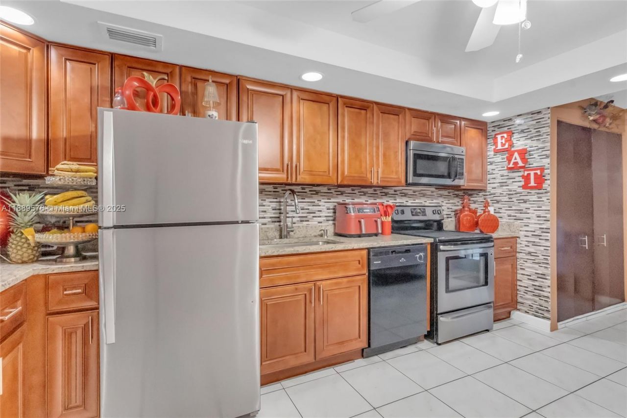 830 E 12th Pl, Hialeah, FL 33010 Photo