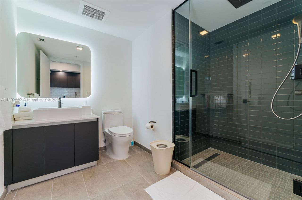 227 NE 2nd St, Unit 2508, Miami, FL 33132 Photo