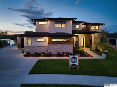 1086 E Sandcherry Road, Fremont, NE 68025