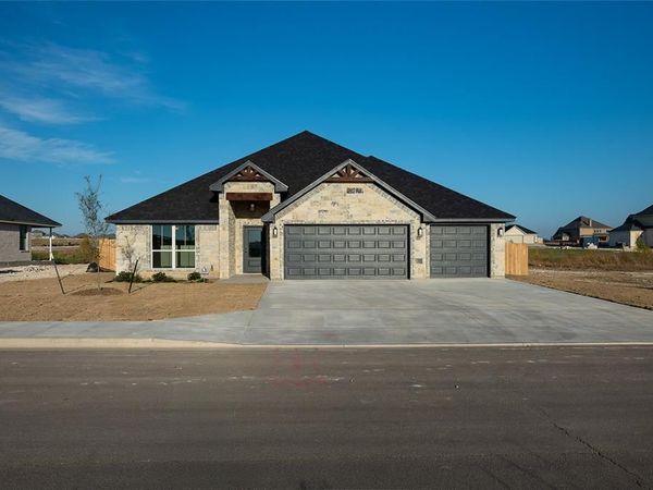 1404 Red Rock Road , Hewitt, TX 76643