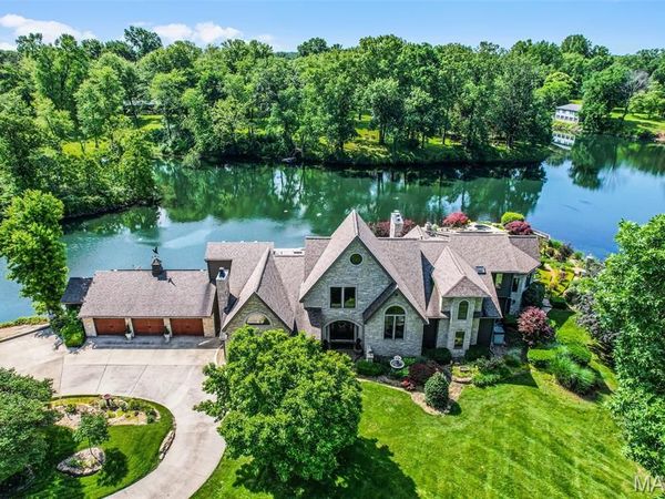 4 Abbey Road, Glen Carbon, IL 62034