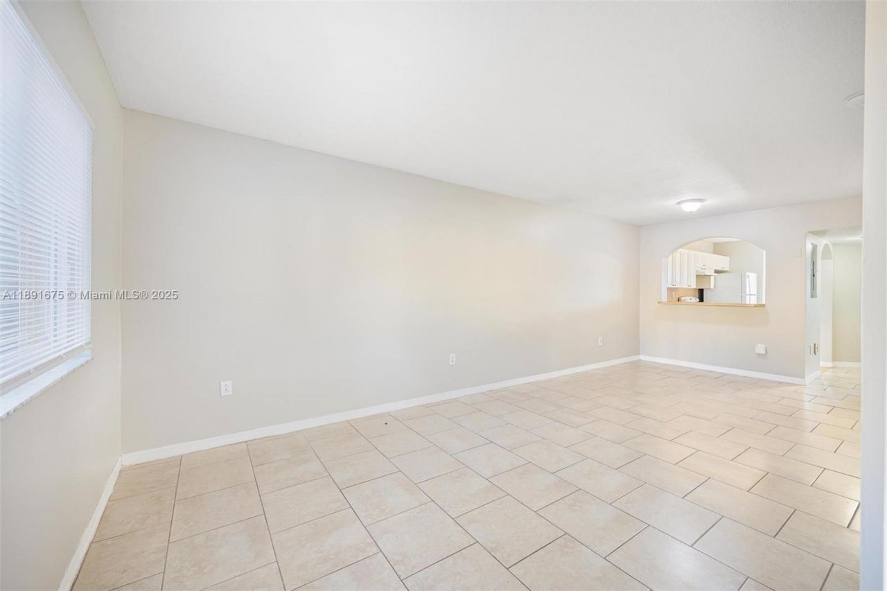 930 NE 33rd Ter, Unit 102, Homestead, FL 33033 Photo