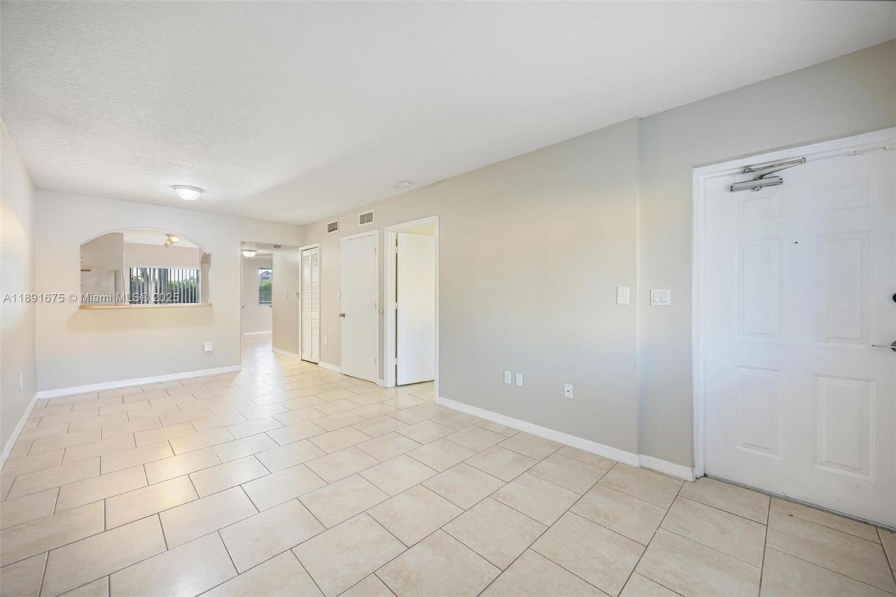 930 NE 33rd Ter, Unit 102, Homestead, FL 33033 Photo