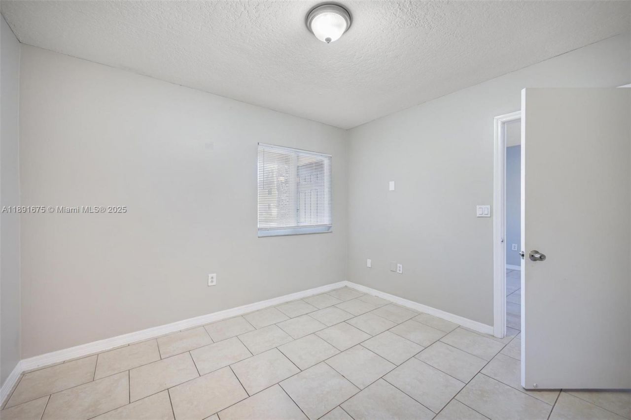 930 NE 33rd Ter, Unit 102, Homestead, FL 33033 Photo