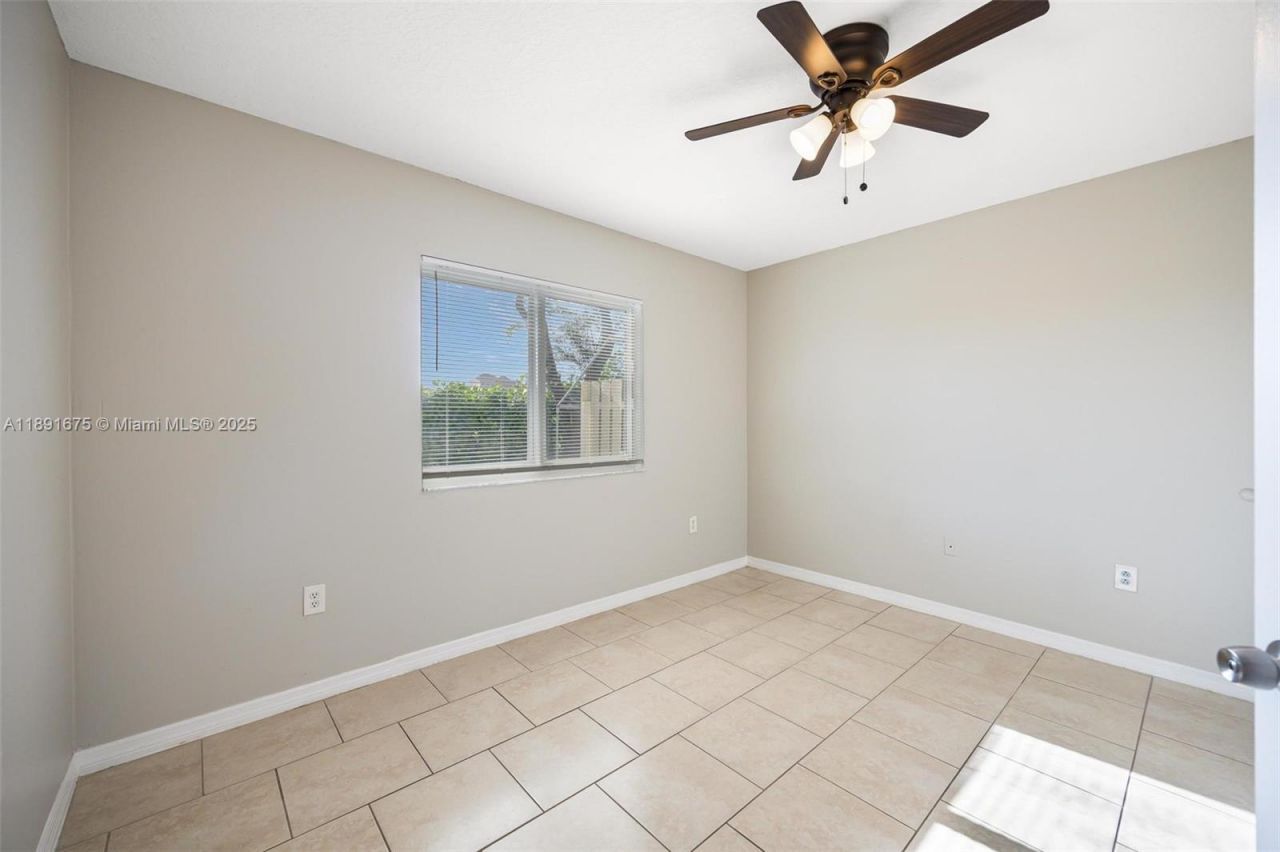 930 NE 33rd Ter, Unit 102, Homestead, FL 33033 Photo