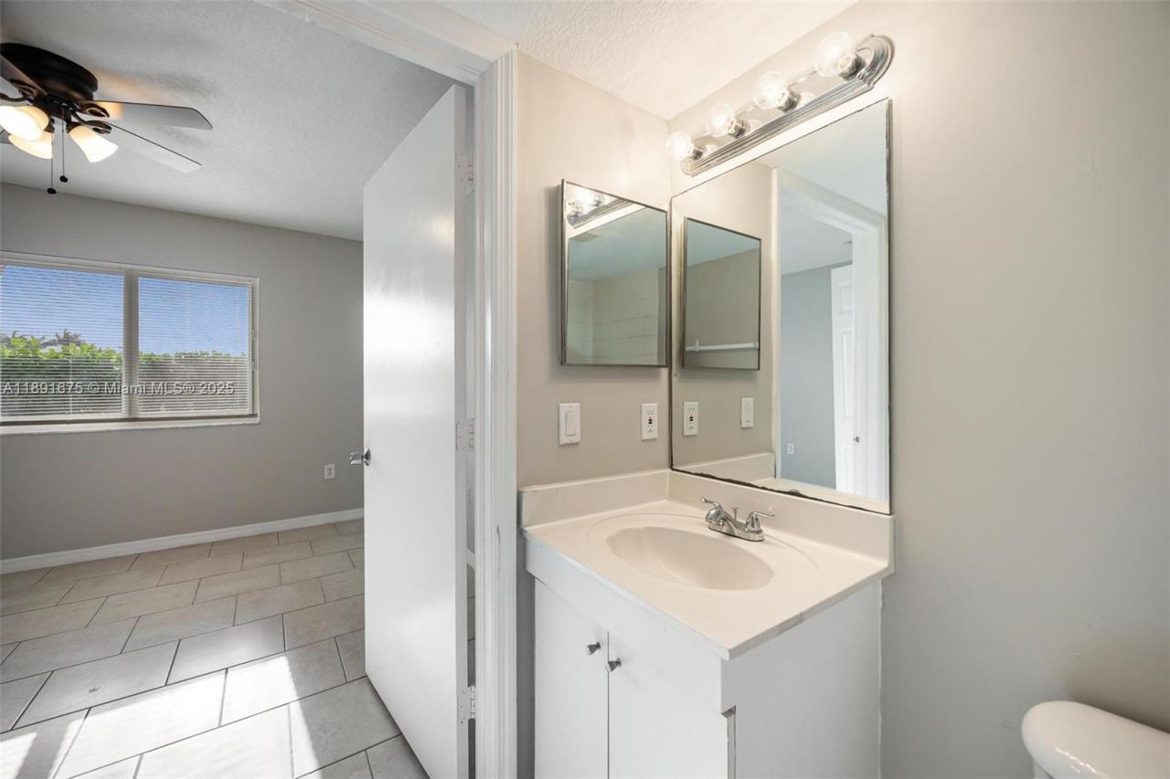 930 NE 33rd Ter, Unit 102, Homestead, FL 33033 Photo