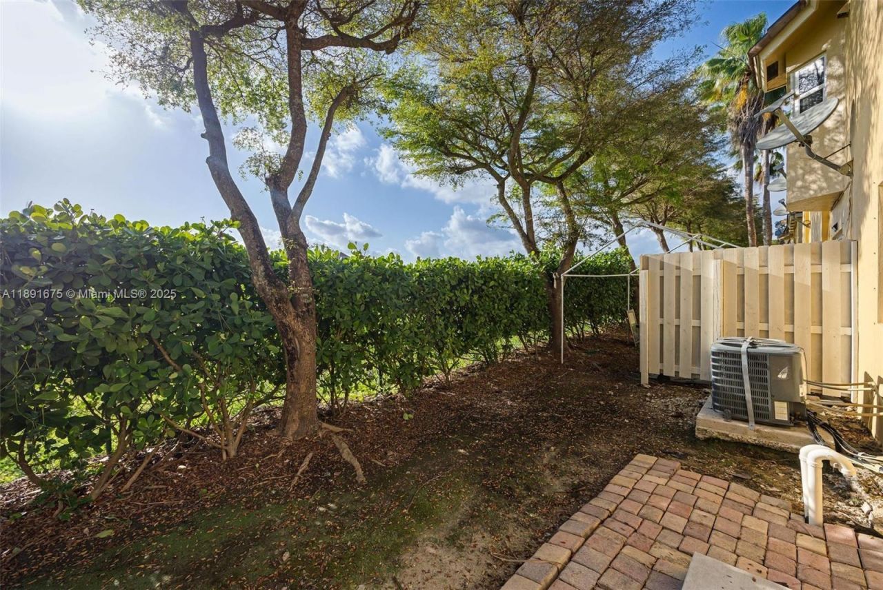 930 NE 33rd Ter, Unit 102, Homestead, FL 33033 Photo