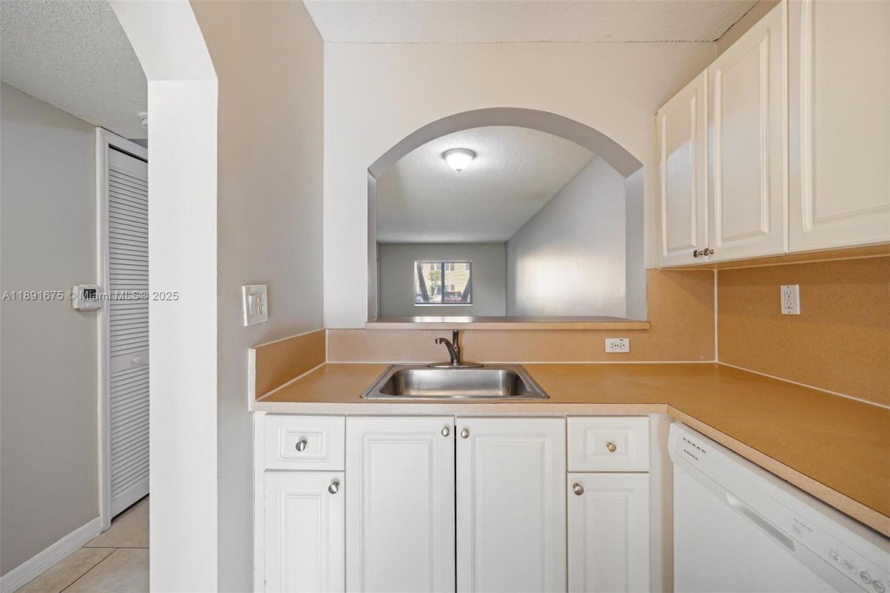 930 NE 33rd Ter, Unit 102, Homestead, FL 33033 Photo