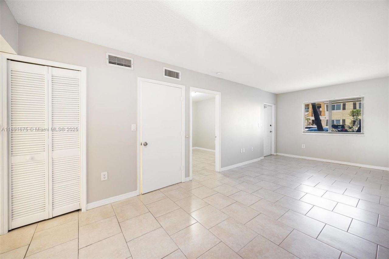930 NE 33rd Ter, Unit 102, Homestead, FL 33033 Photo