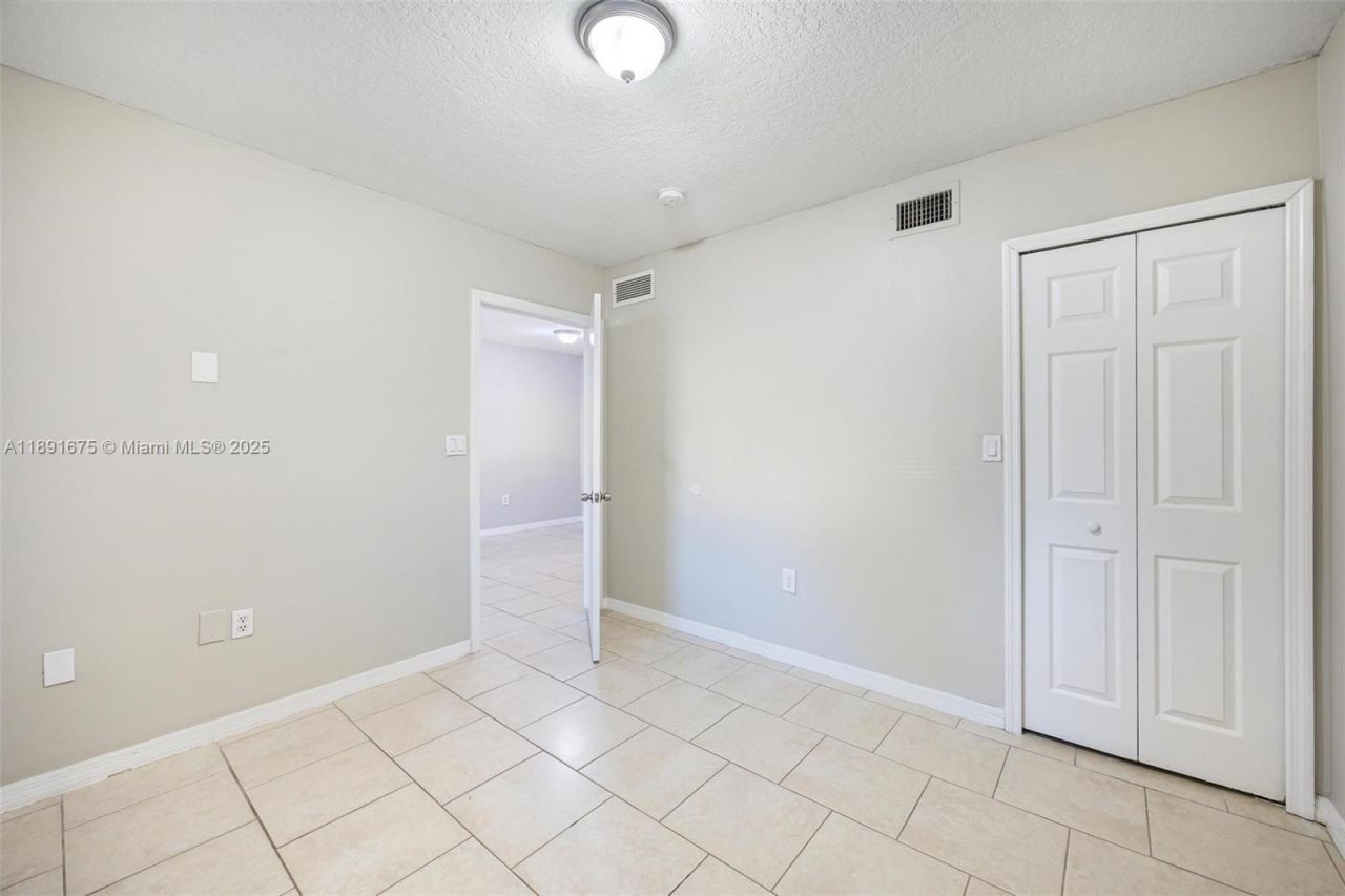 930 NE 33rd Ter, Unit 102, Homestead, FL 33033 Photo