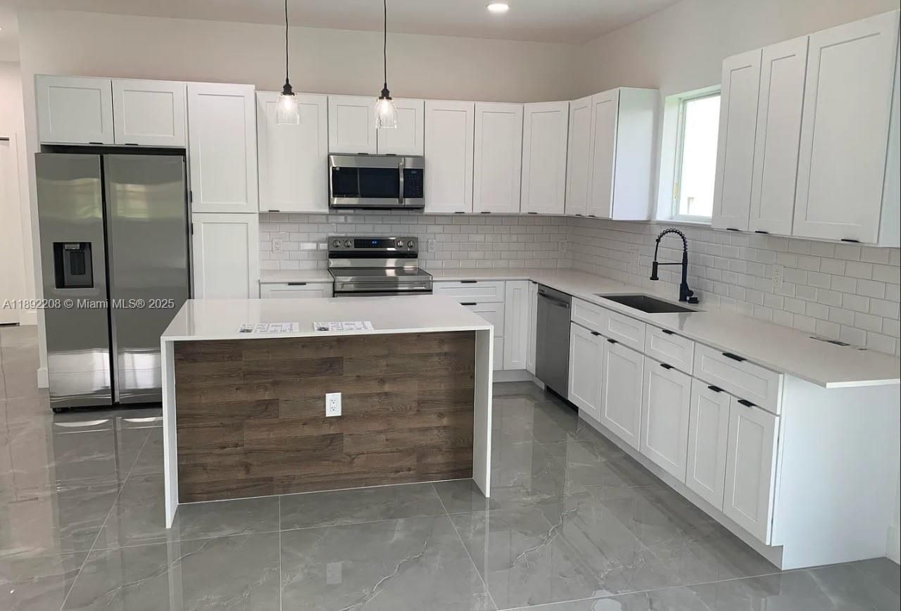 655 NW 24th Ave, Fort Lauderdale, FL 33311 Photo