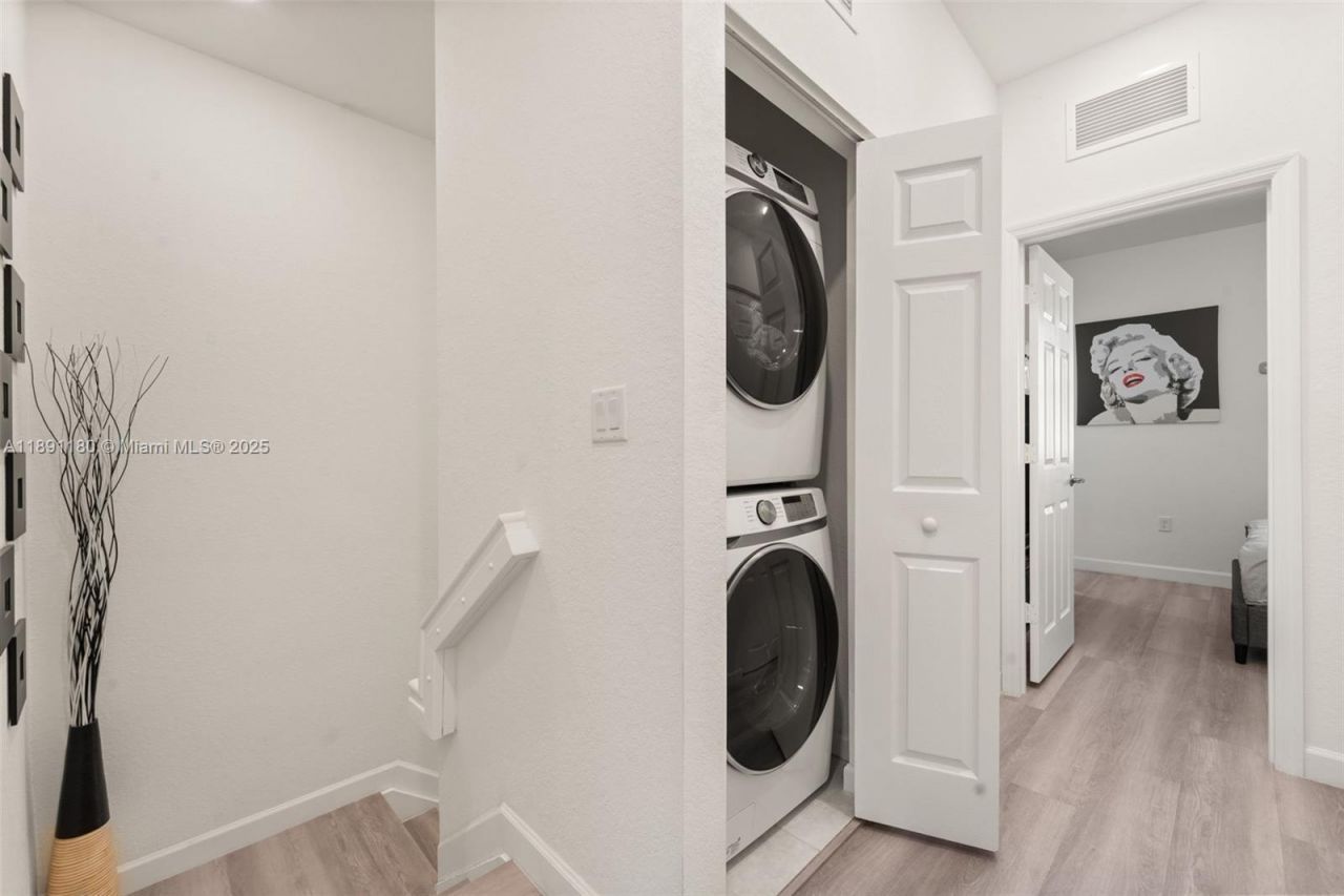 10483 W 32nd Ln, Unit 10483, Hialeah, FL 33018 Photo