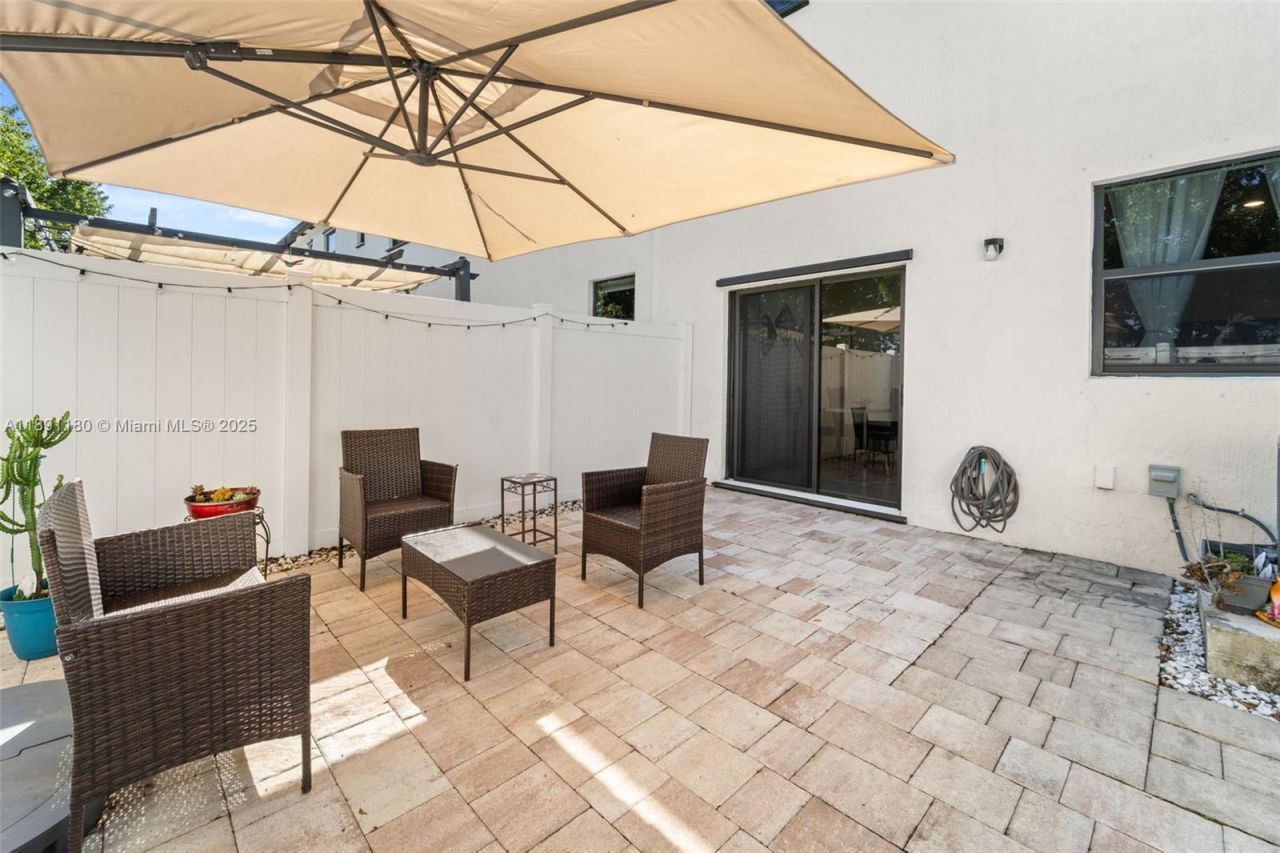 10483 W 32nd Ln, Unit 10483, Hialeah, FL 33018 Photo