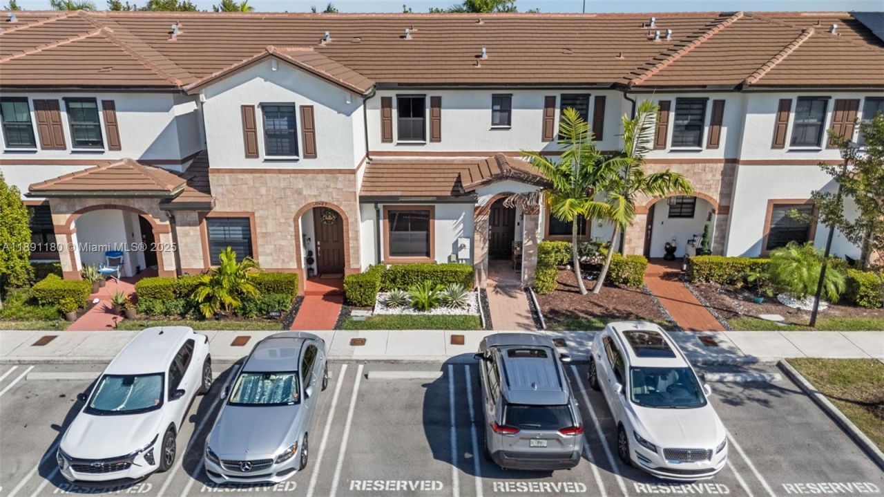 10483 W 32nd Ln, Unit 10483, Hialeah, FL 33018 Photo