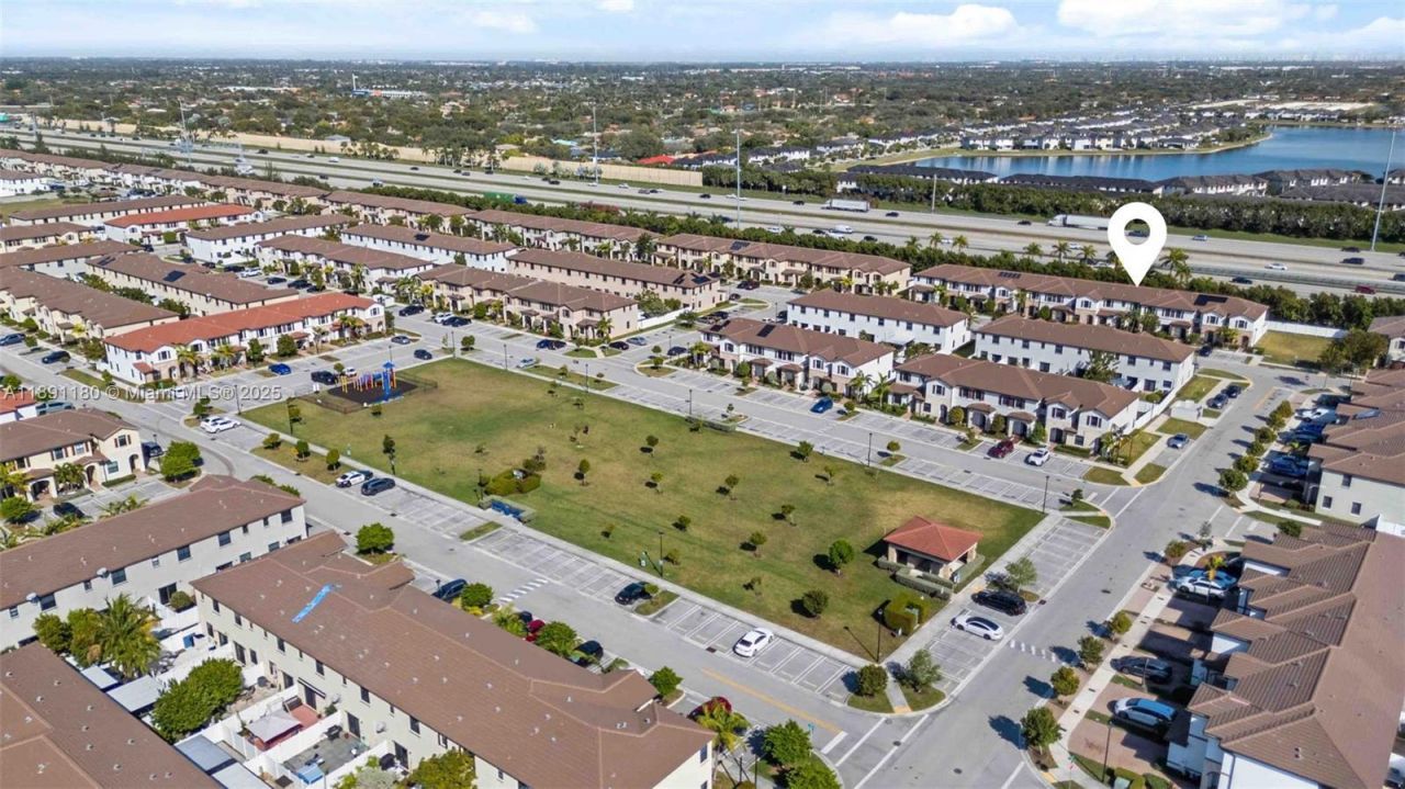 10483 W 32nd Ln, Unit 10483, Hialeah, FL 33018 Photo