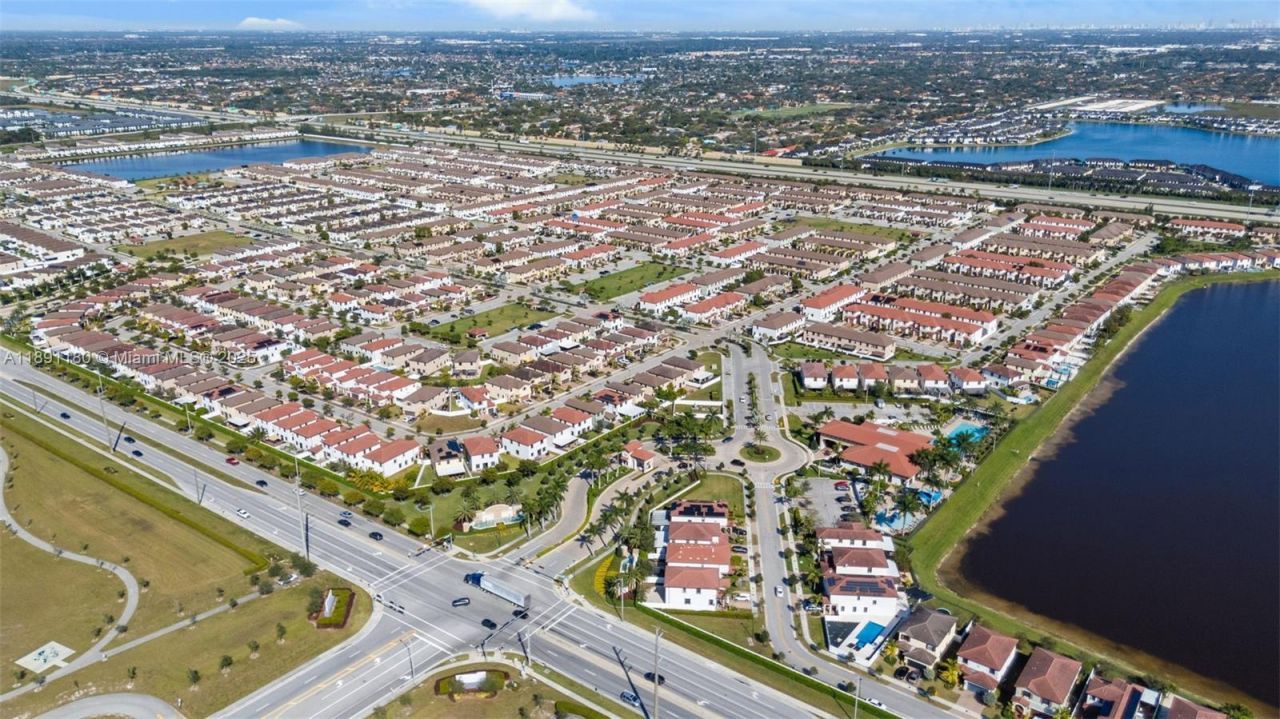 10483 W 32nd Ln, Unit 10483, Hialeah, FL 33018 Photo