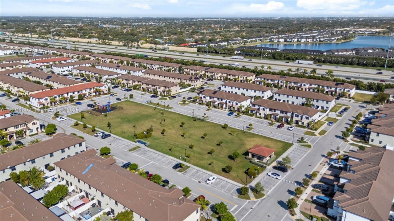 10483 W 32nd Ln, Unit 10483, Hialeah, FL 33018 Photo