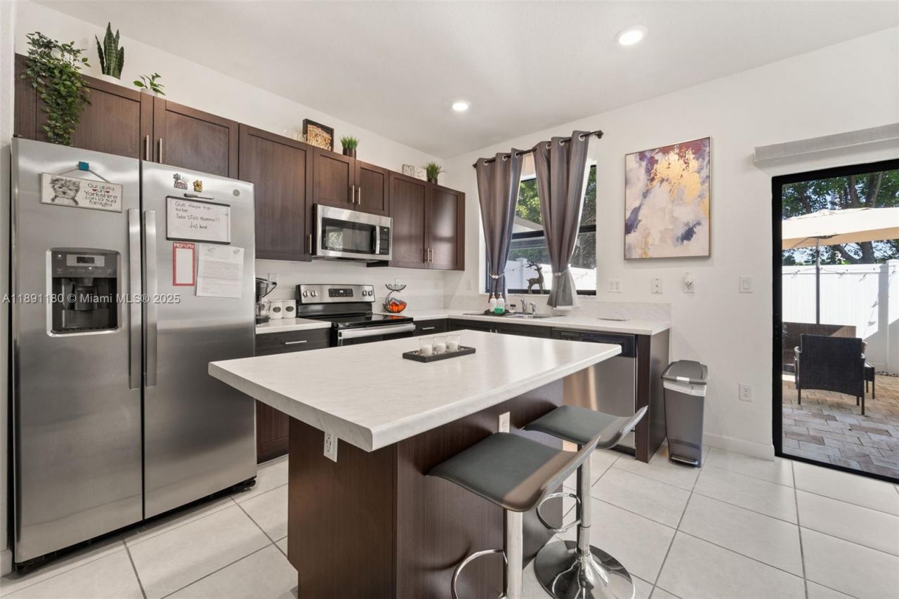 10483 W 32nd Ln, Unit 10483, Hialeah, FL 33018 Photo