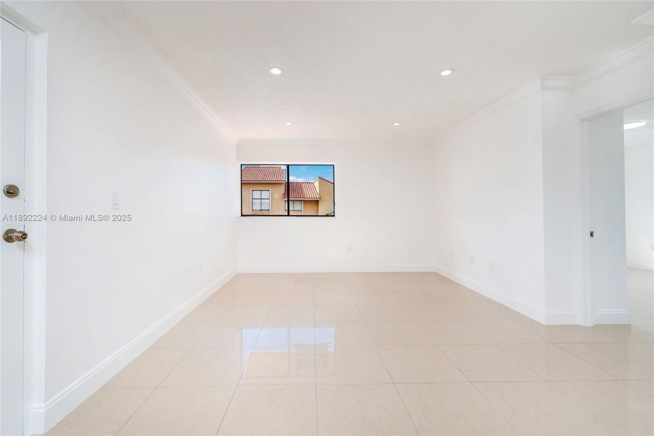 2775 W 61st Pl, Unit 207, Hialeah, FL 33016 Photo