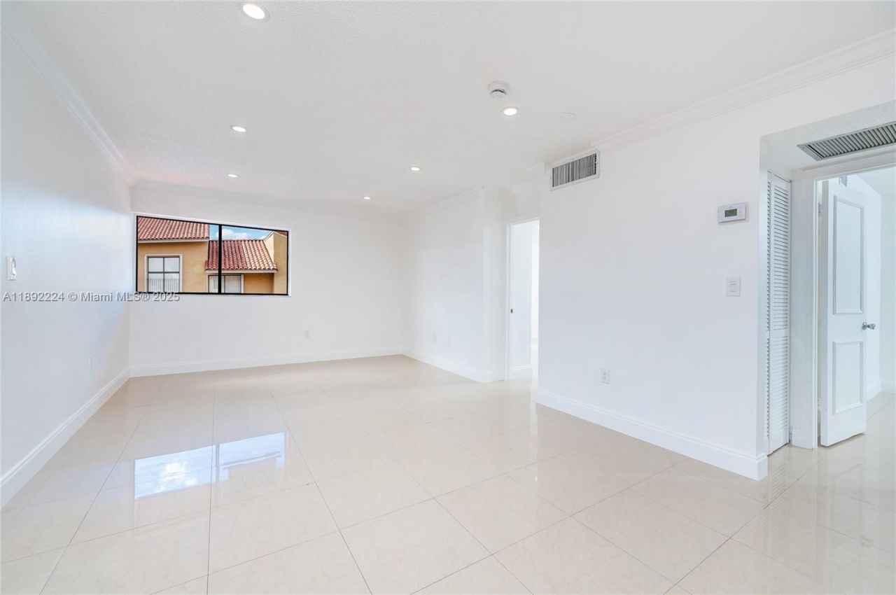 2775 W 61st Pl, Unit 207, Hialeah, FL 33016 Photo