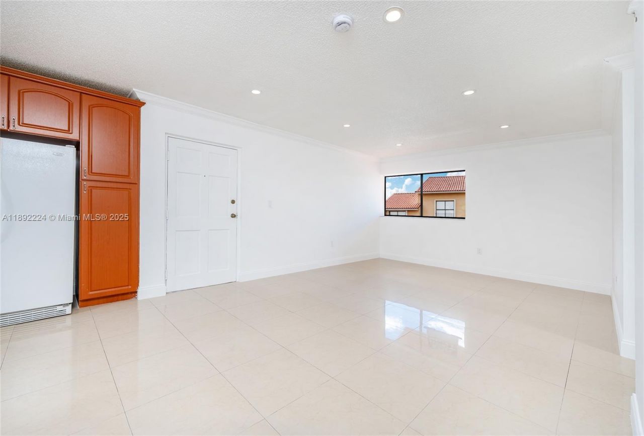 2775 W 61st Pl, Unit 207, Hialeah, FL 33016 Photo