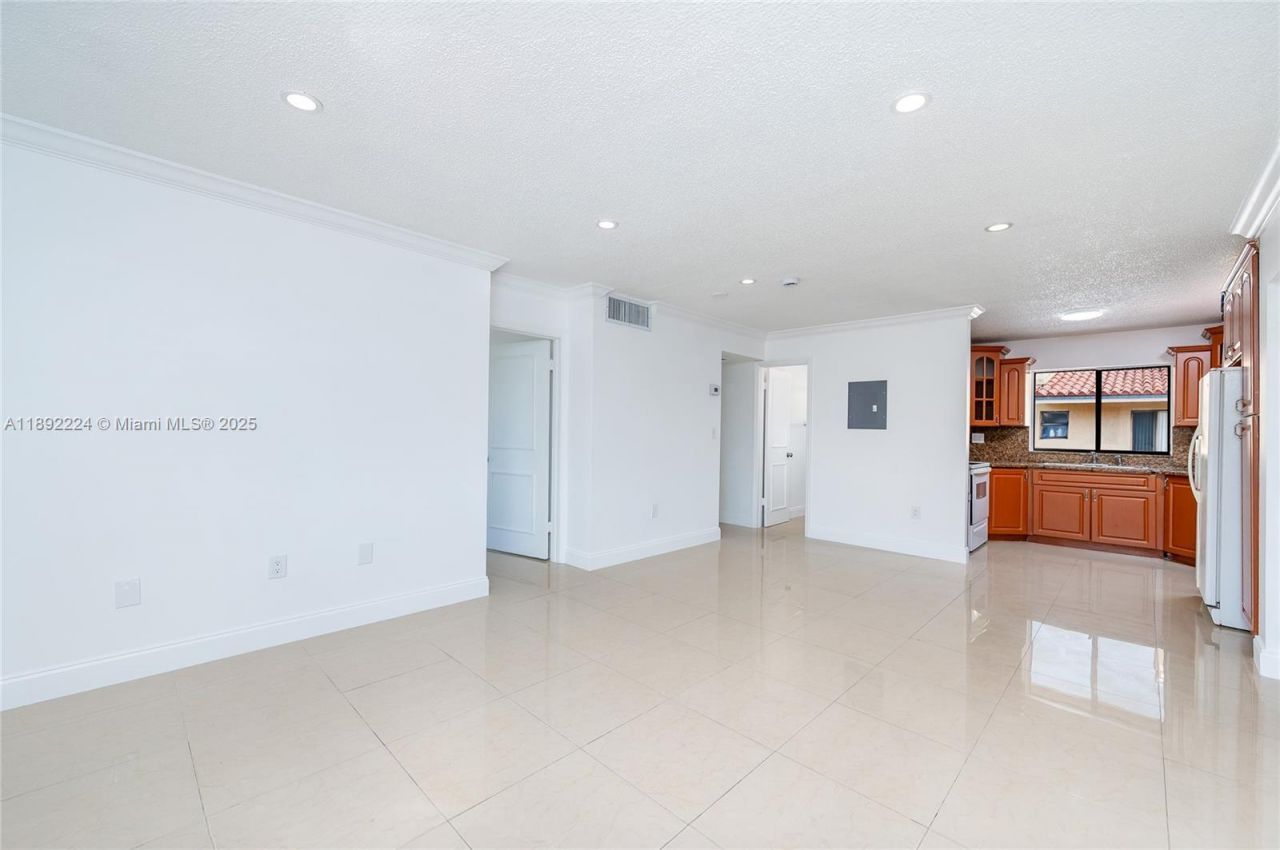 2775 W 61st Pl, Unit 207, Hialeah, FL 33016 Photo