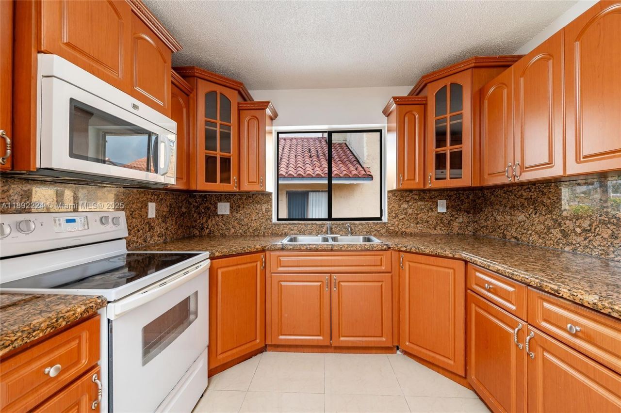 2775 W 61st Pl, Unit 207, Hialeah, FL 33016 Photo