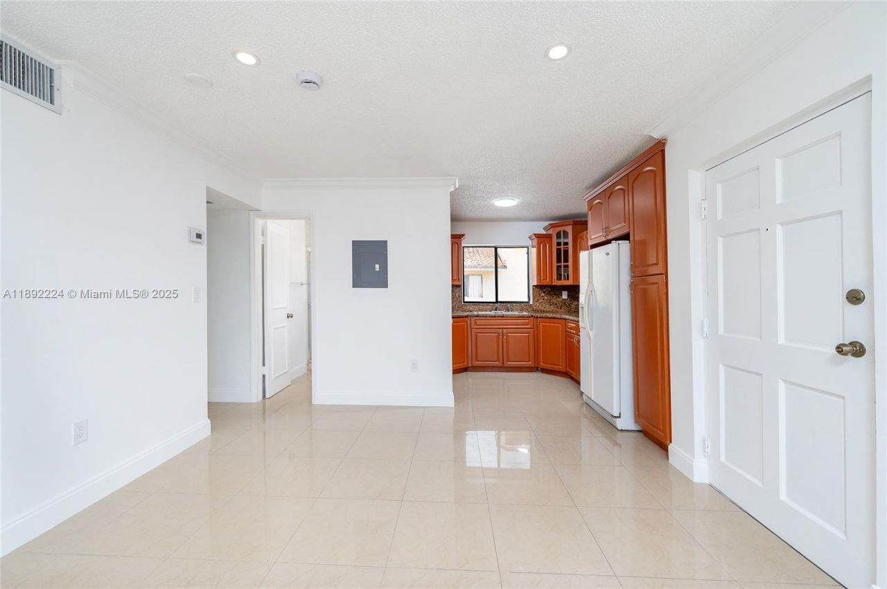 2775 W 61st Pl, Unit 207, Hialeah, FL 33016 Photo