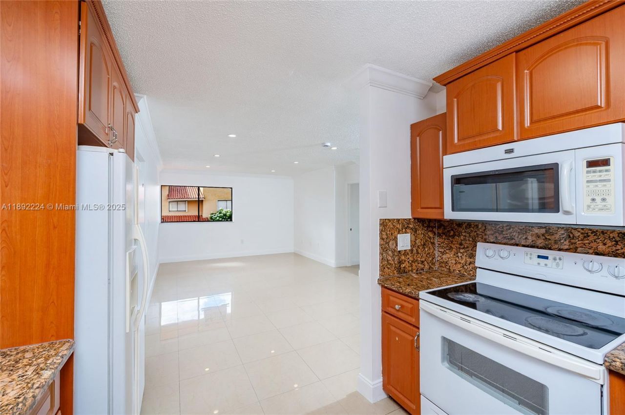 2775 W 61st Pl, Unit 207, Hialeah, FL 33016 Photo