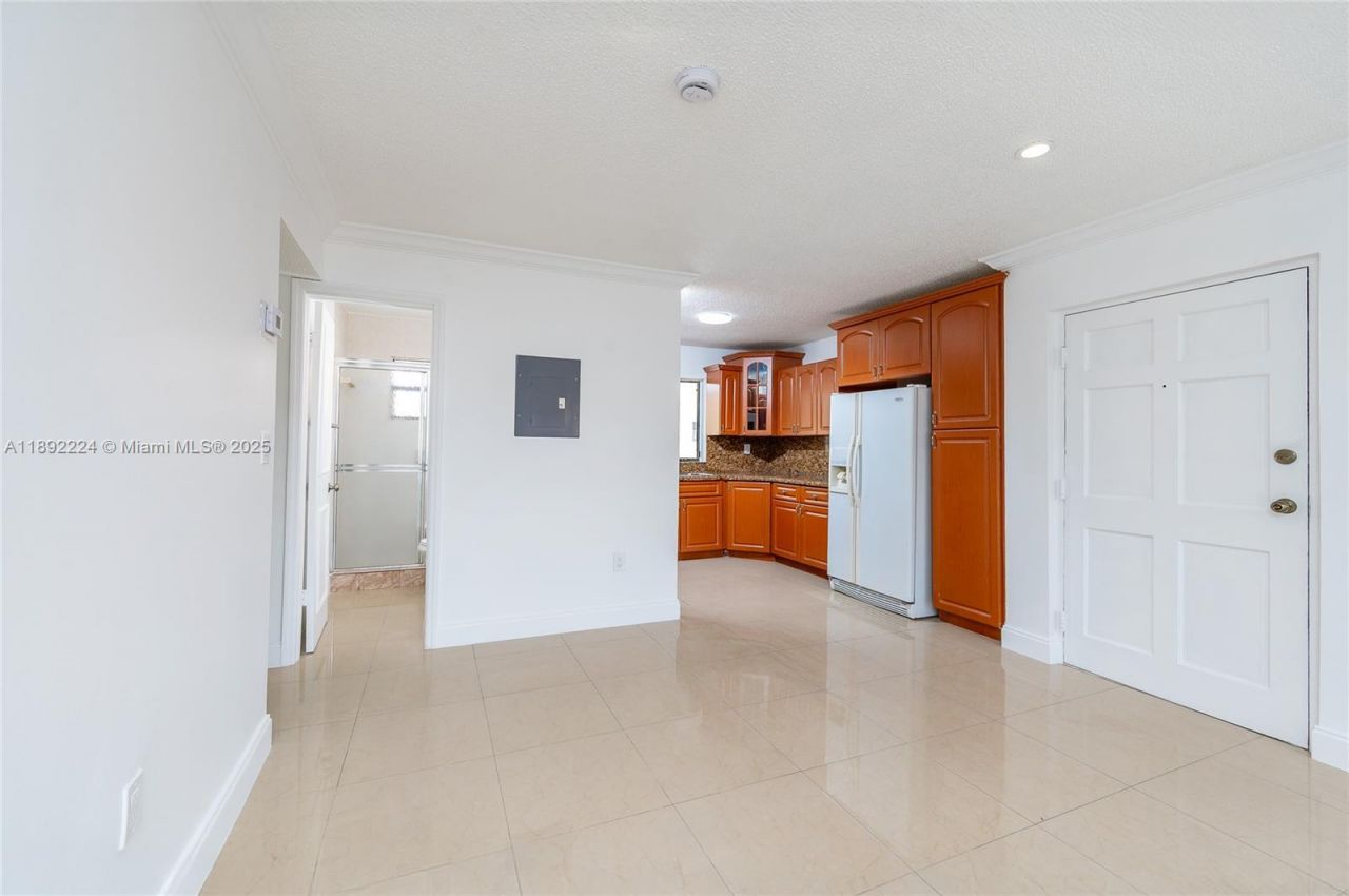 2775 W 61st Pl, Unit 207, Hialeah, FL 33016 Photo