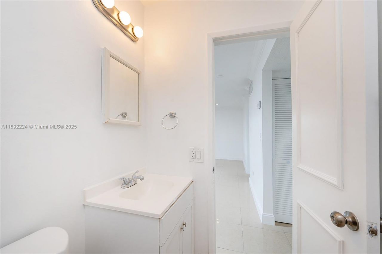 2775 W 61st Pl, Unit 207, Hialeah, FL 33016 Photo