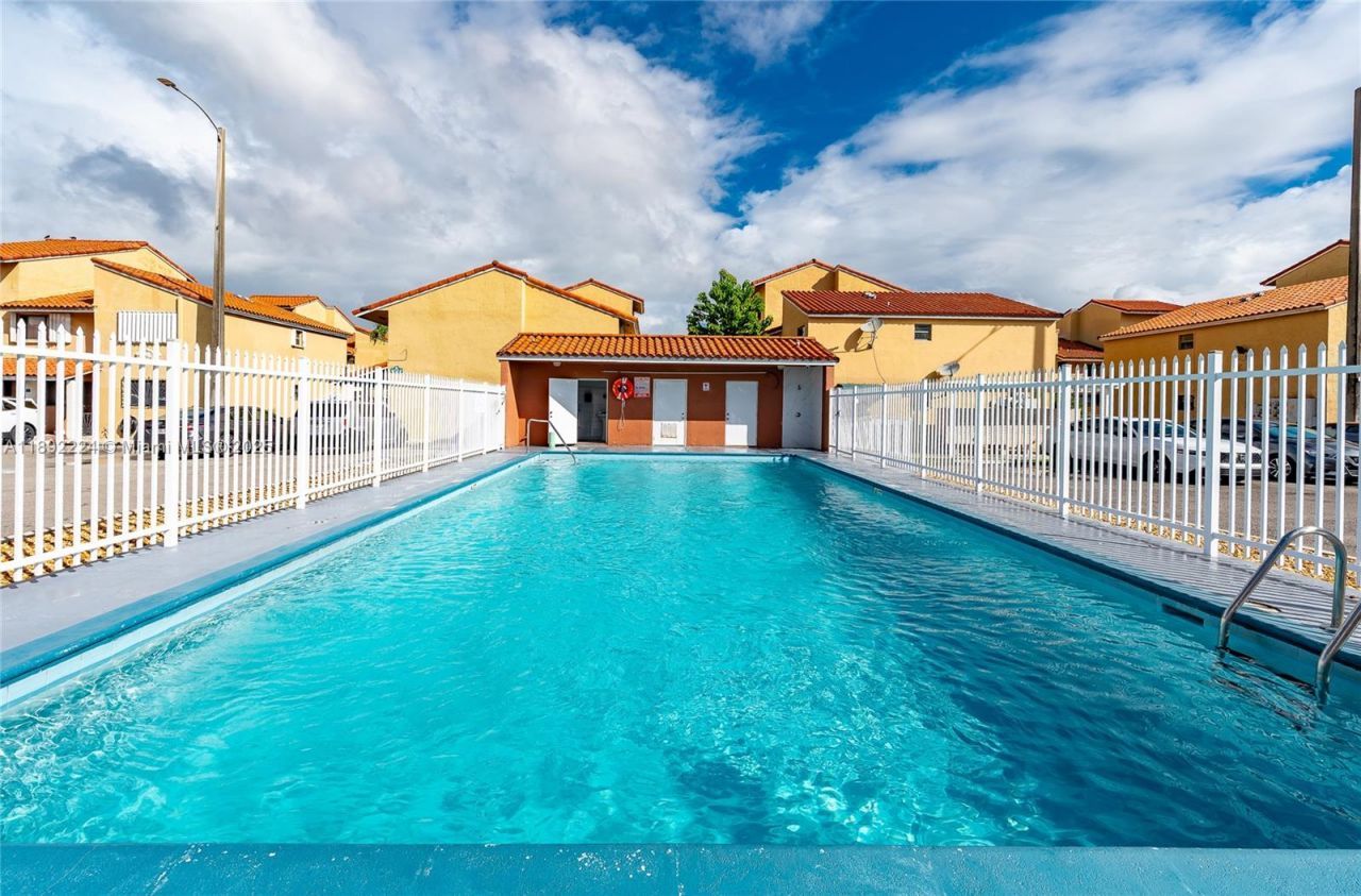 2775 W 61st Pl, Unit 207, Hialeah, FL 33016 Photo