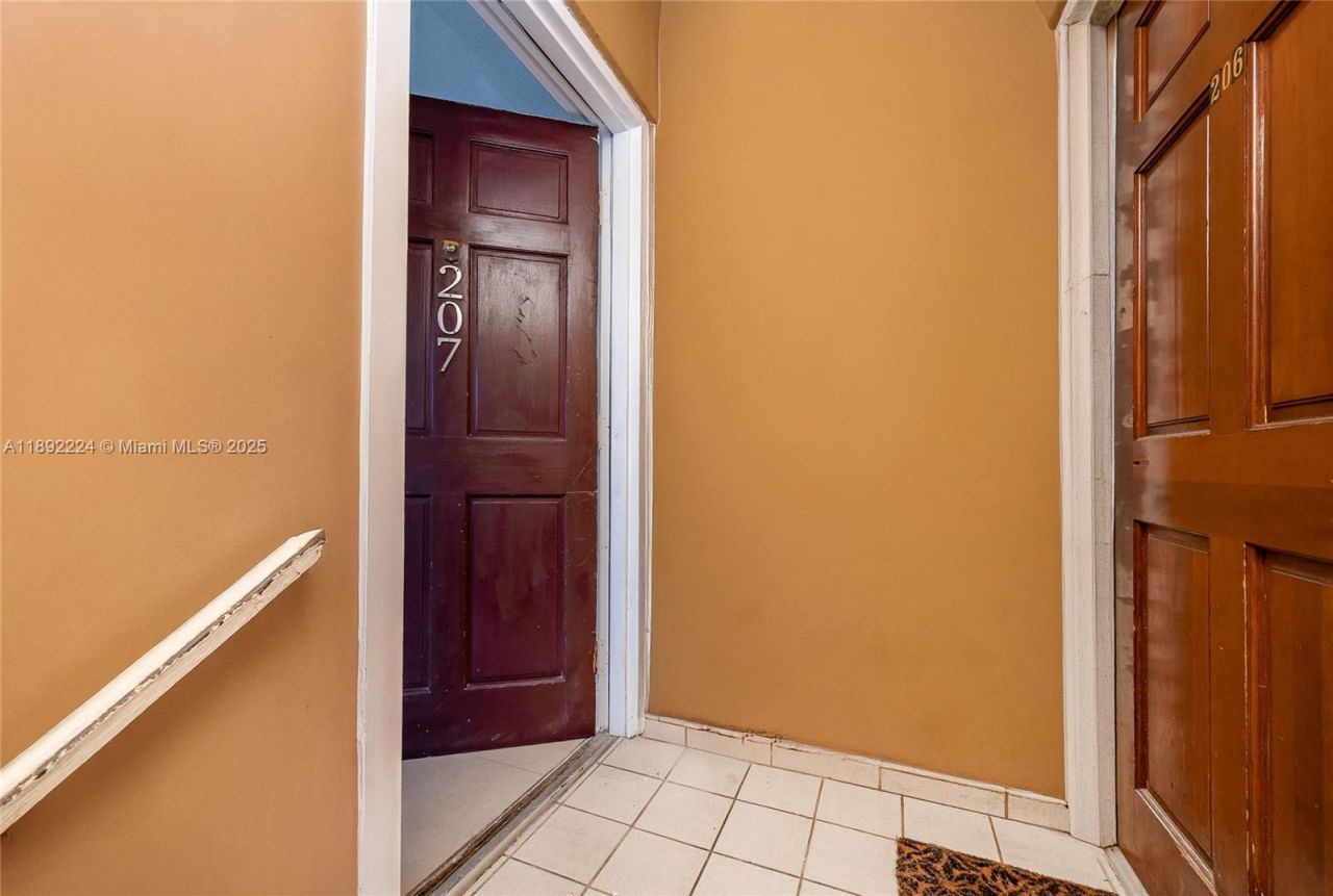 2775 W 61st Pl, Unit 207, Hialeah, FL 33016 Photo