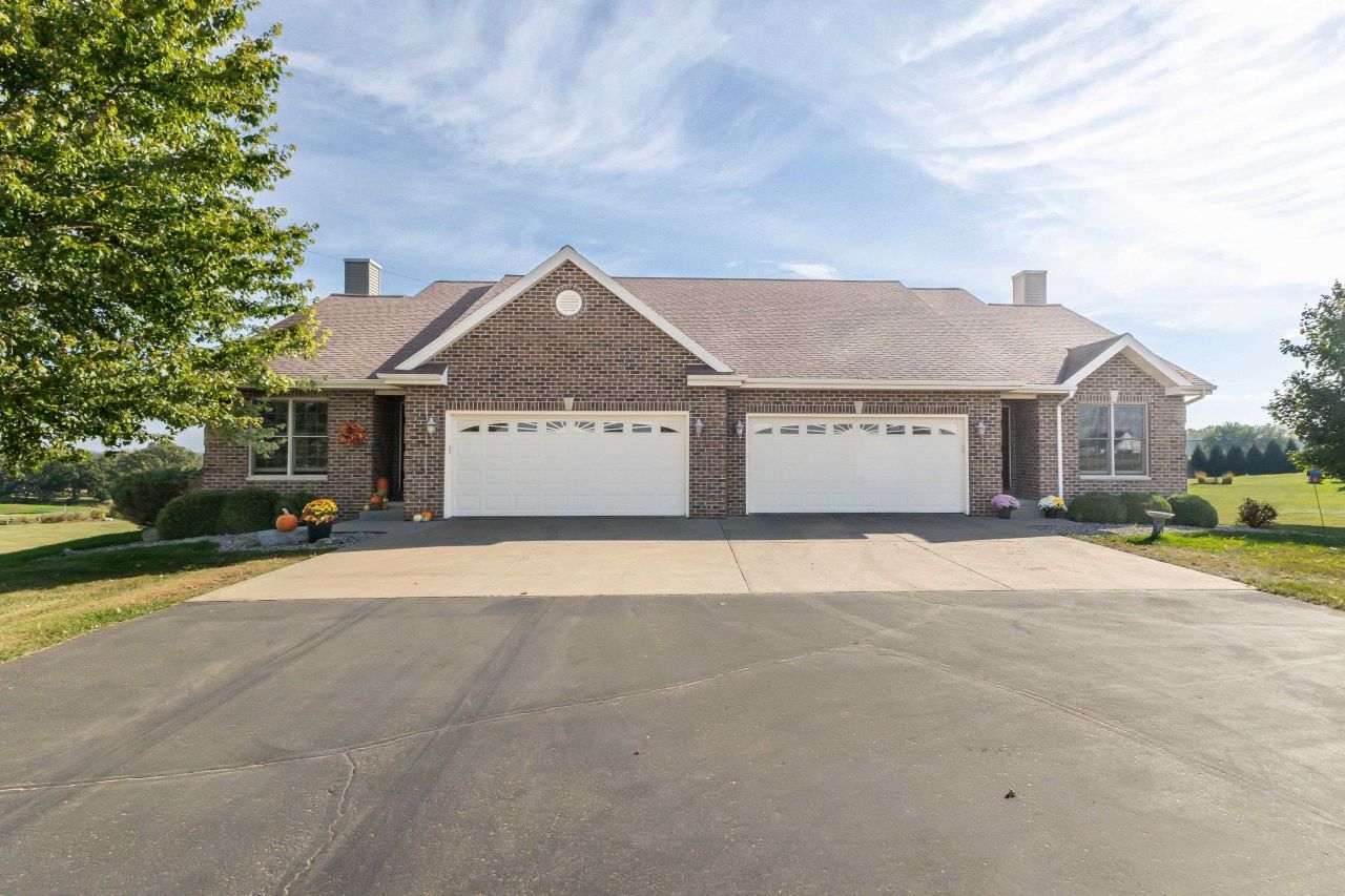 12168 Tama Run Lane, Darlington, WI 53530 Main Photo