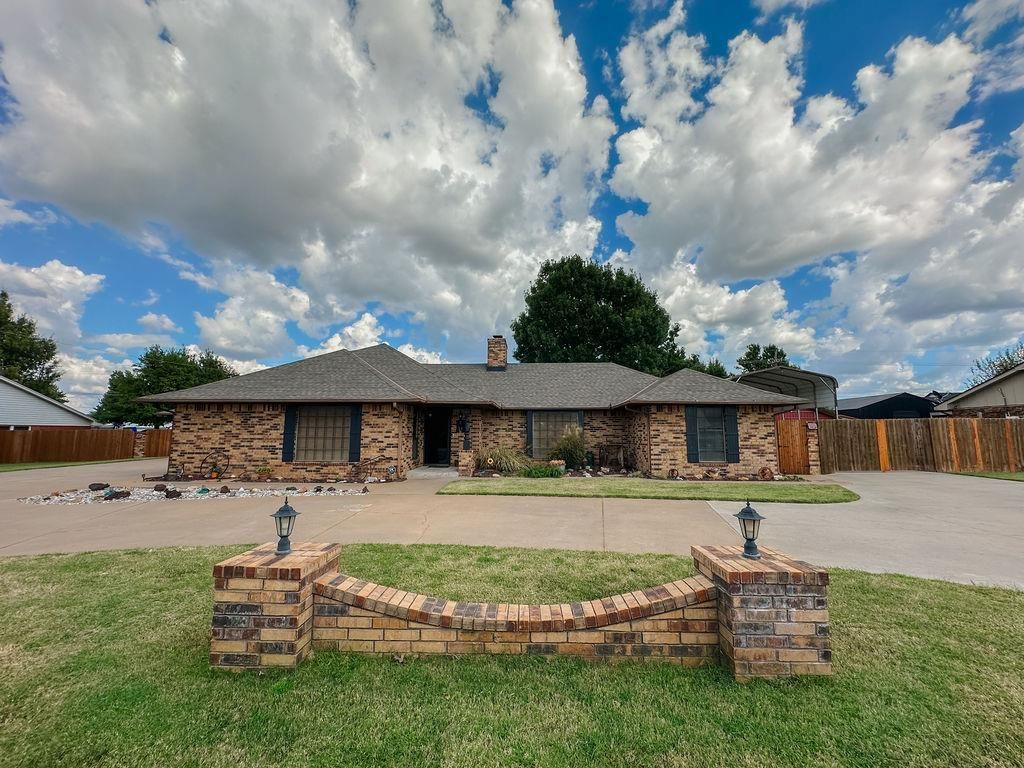 625 N Max Street, Hinton, OK 73047 Main Photo