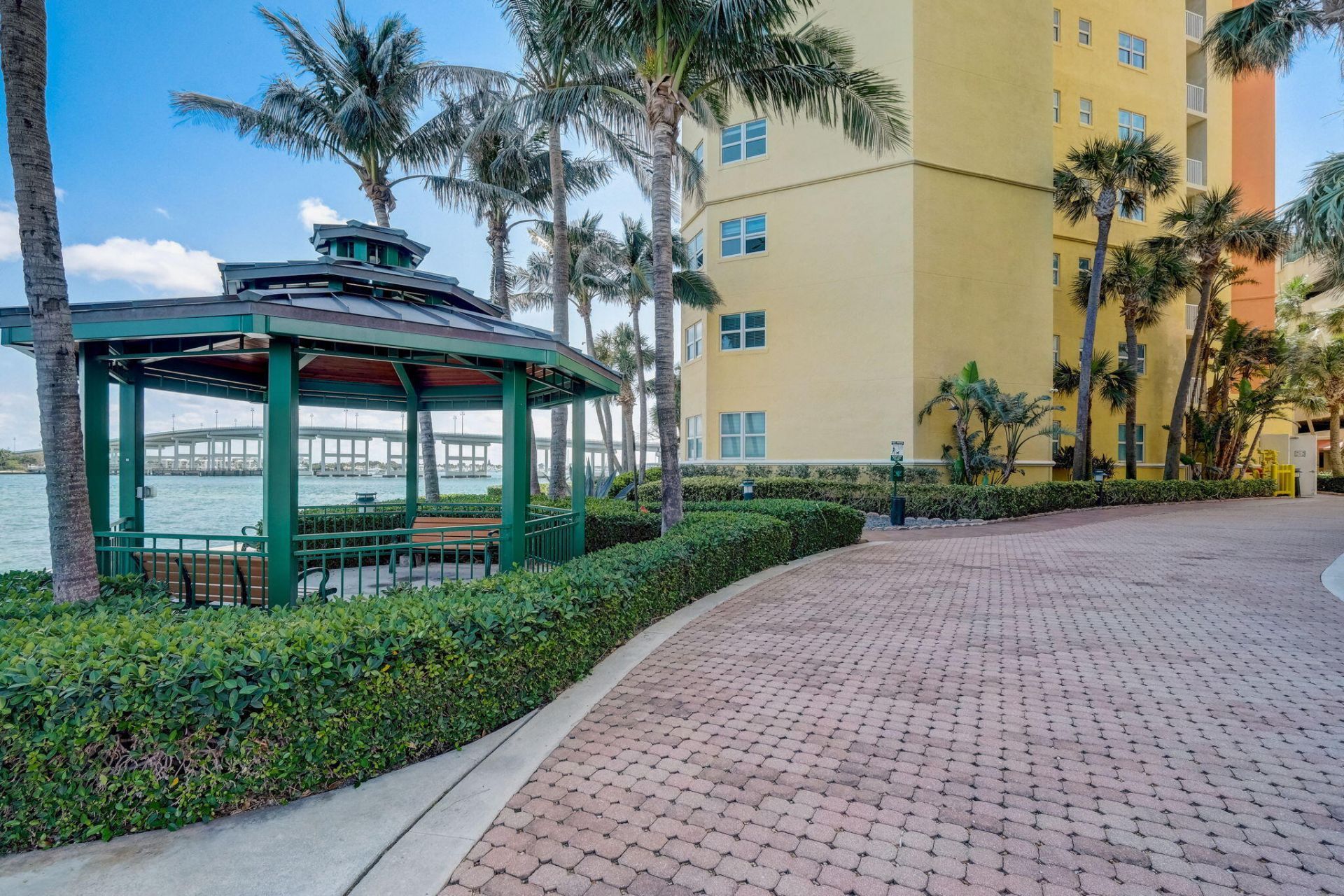 2640 Lake Shore Drive, Unit 1809, Riviera Beach, FL 33404 Photo