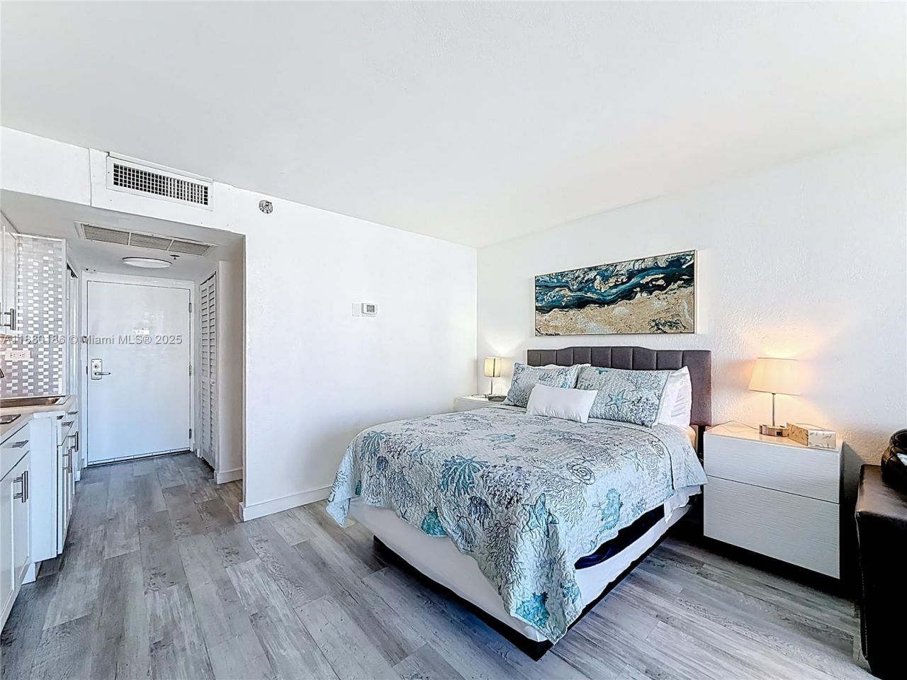 19201 Collins Ave, Unit 636, Sunny Isles Beach, FL 33160 Photo