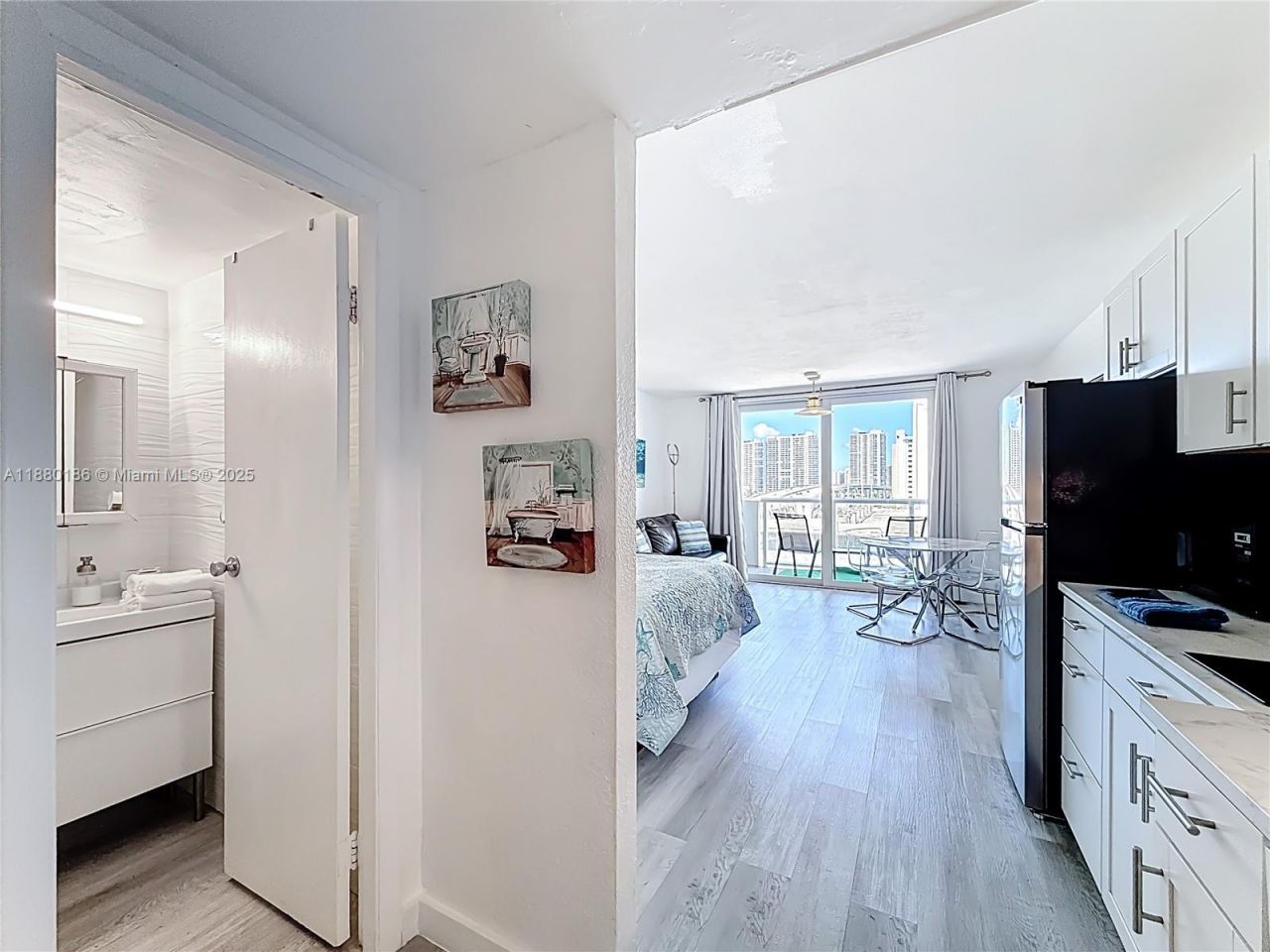 19201 Collins Ave, Unit 636, Sunny Isles Beach, FL 33160 Photo