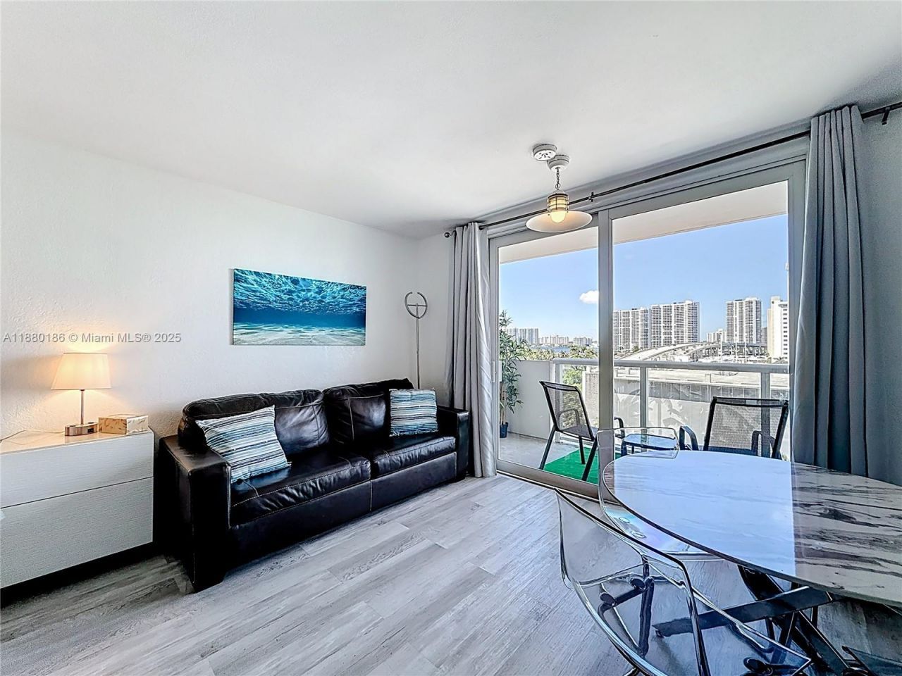 19201 Collins Ave, Unit 636, Sunny Isles Beach, FL 33160 Photo
