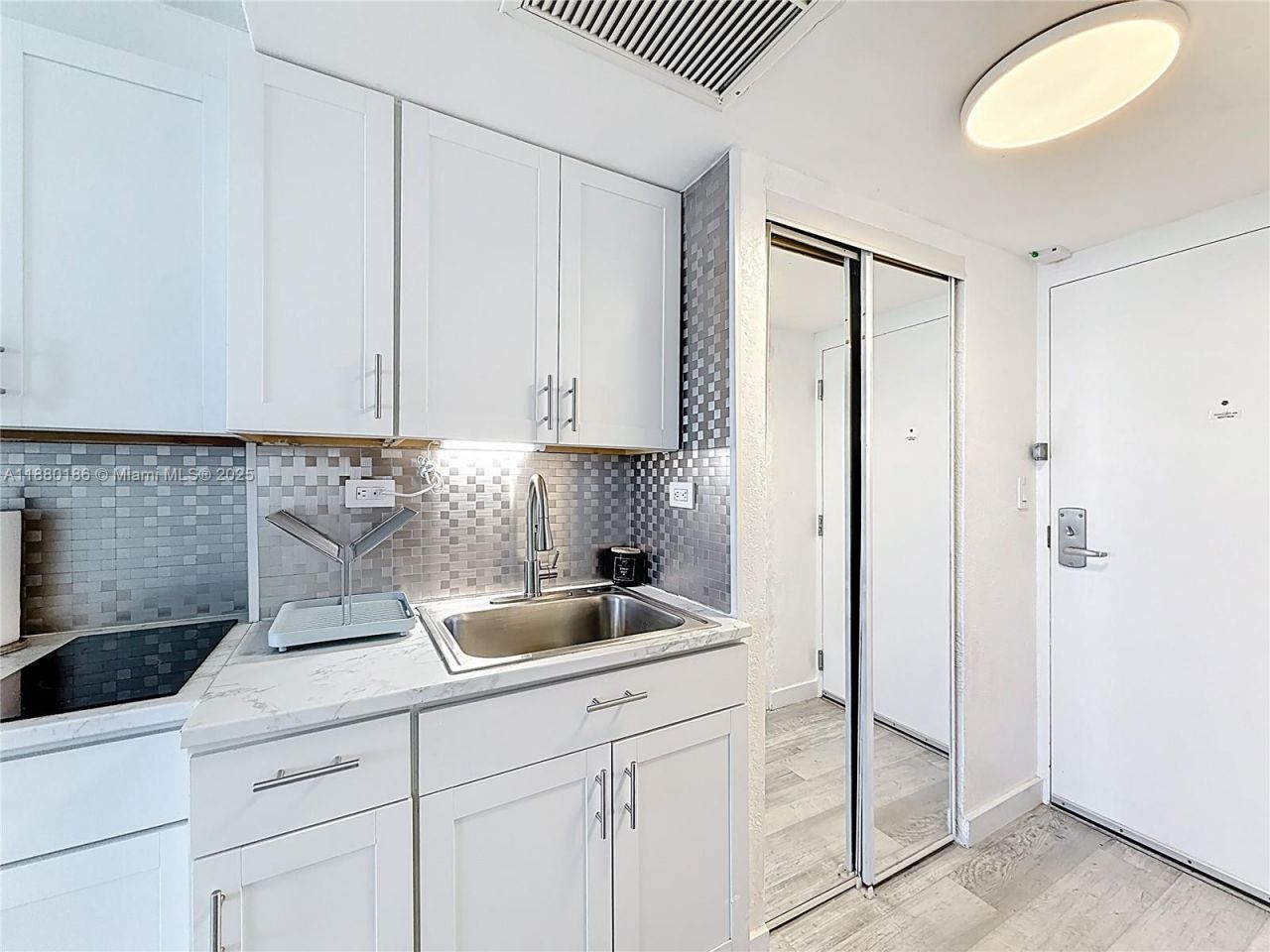 19201 Collins Ave, Unit 636, Sunny Isles Beach, FL 33160 Photo