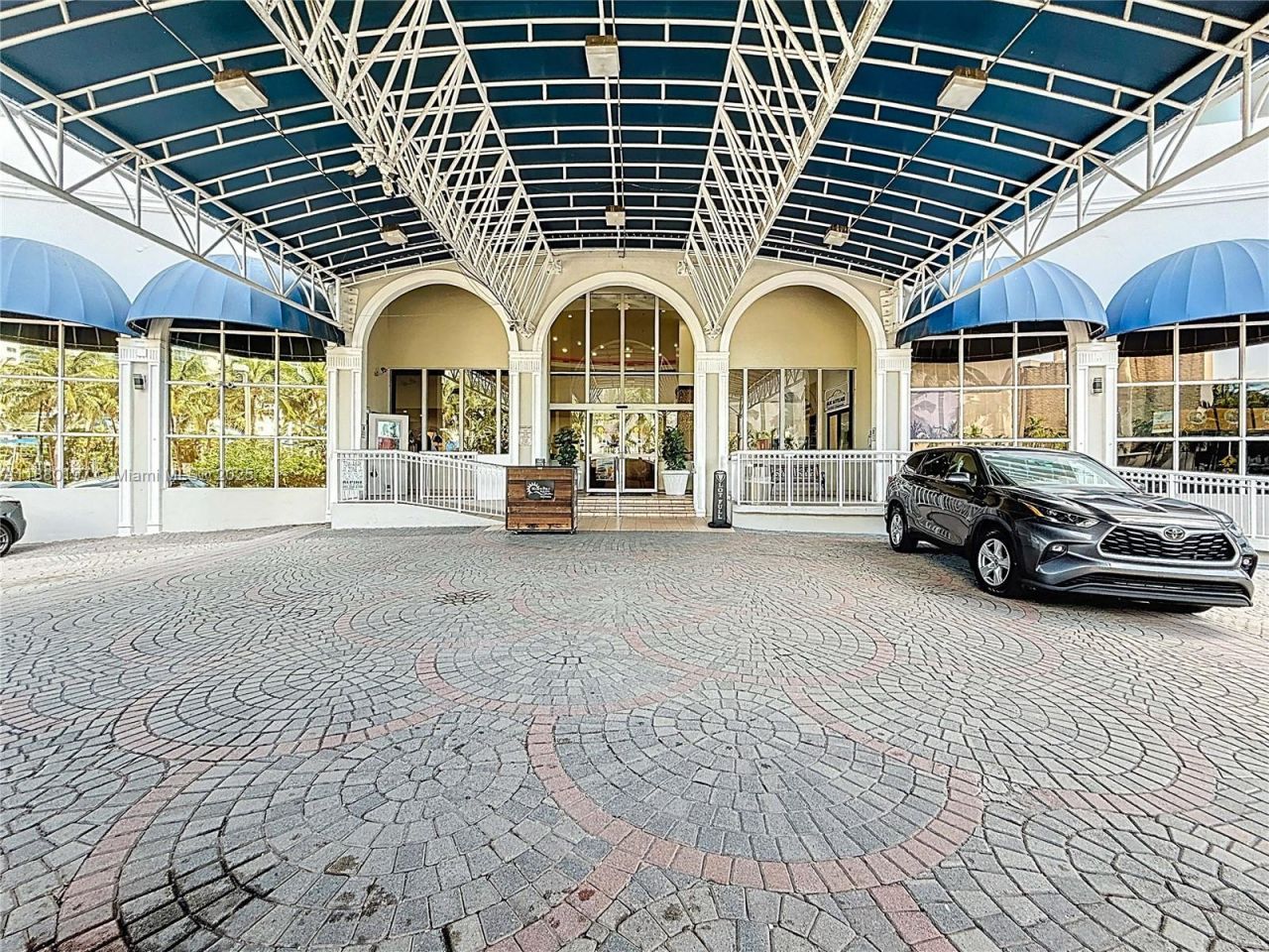 19201 Collins Ave, Unit 1010, Sunny Isles Beach, FL 33160 Photo