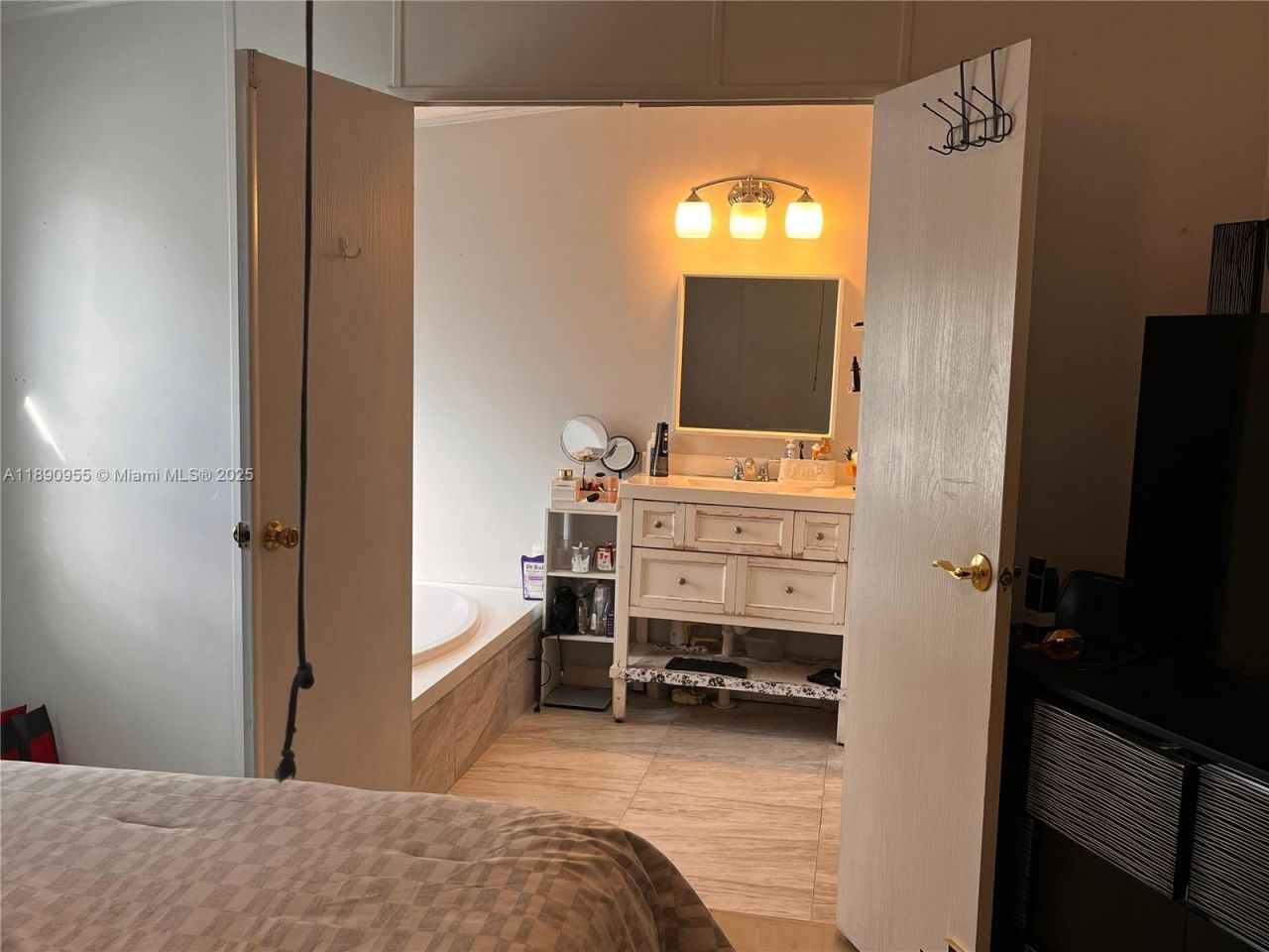 909 SW 131 Way, Davie, FL 33325 Photo