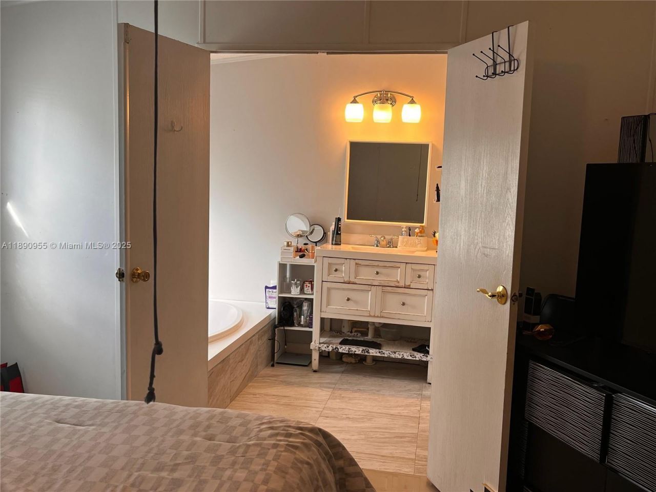 909 SW 131 Way, Davie, FL 33325 Photo