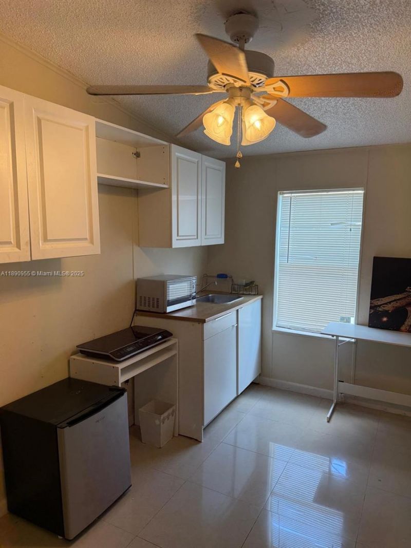 909 SW 131 Way, Davie, FL 33325 Photo