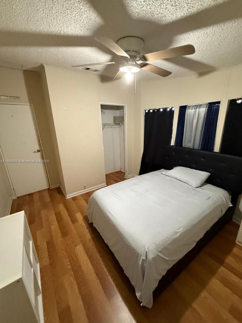 909 SW 131 Way, Davie, FL 33325 Photo