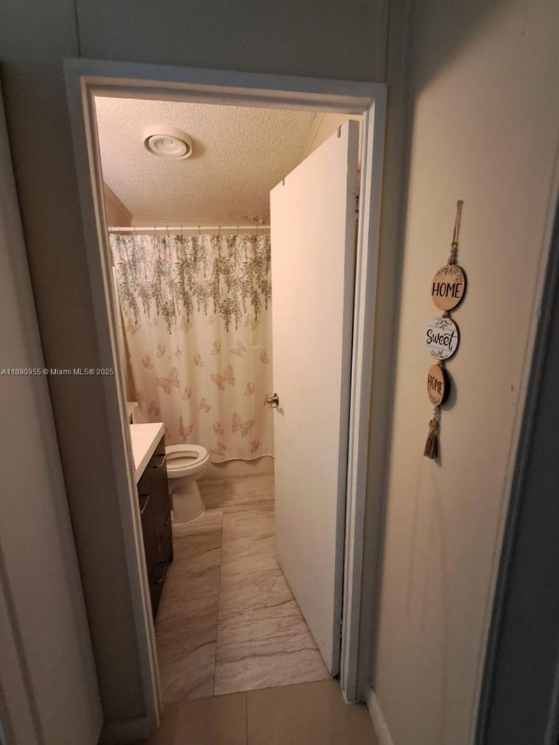 909 SW 131 Way, Davie, FL 33325 Photo