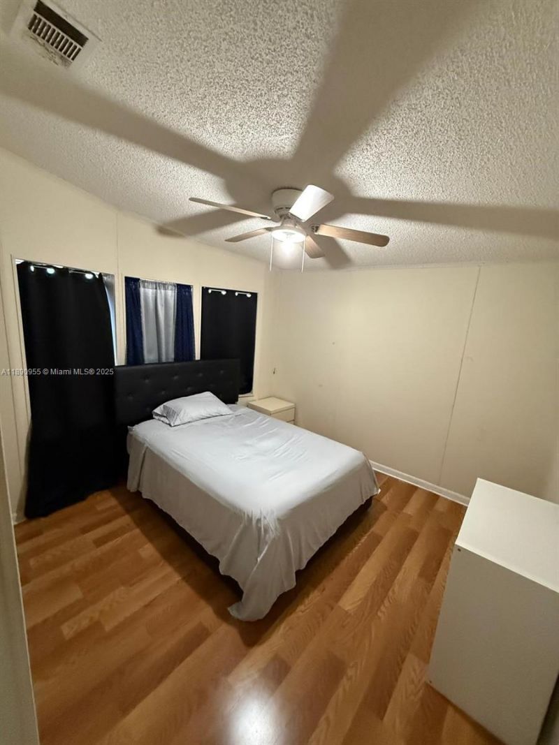 909 SW 131 Way, Davie, FL 33325 Photo